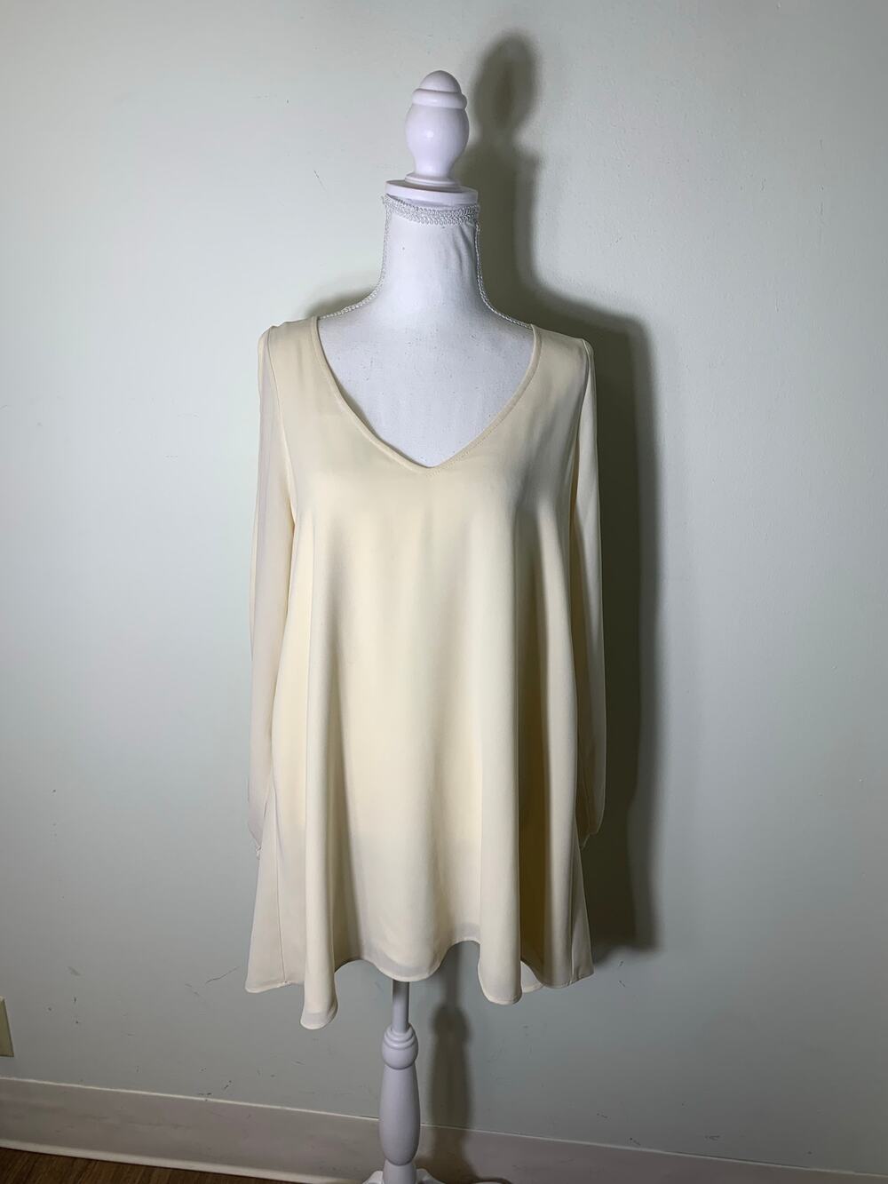 Lover's and Friends Off White Cold Shoulder Long Sleeve Mini Dress sz S